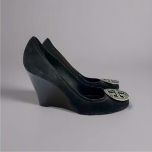 Tory Burch Sophie Wedge Logo Pumps Heels Black Suede Size 9